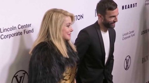 Francouzky proti kriminalizaci mužů + rozhovor s H. Fifkovou