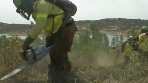 Španělští hasiči stále v pohotovosti