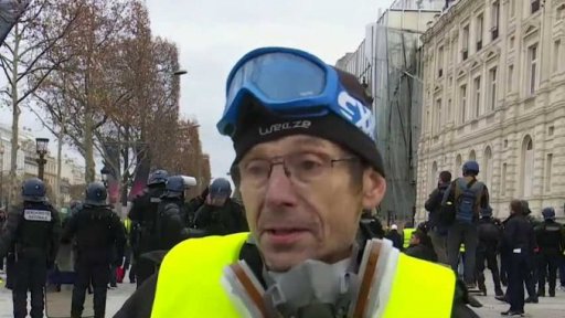 Prezident Macron pod tlakem žlutých vest