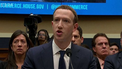 Rezignoval šéf Cambridge Analytica