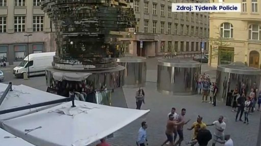 Cizinci napadli číšníka