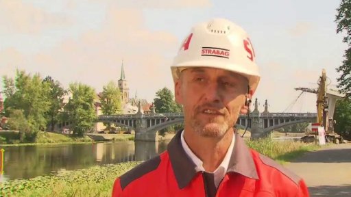 Demolice lávky v Nymburce