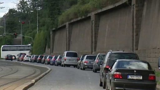 V4 chce snížení emisí u aut jen o 30 %