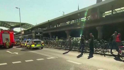 Muž v Kolíně nad Rýnem držel rukojmí