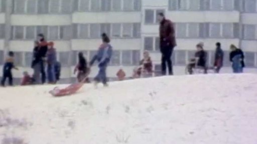 Sněhové radovánky na sídlišti v Táboře (1985)