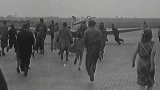 Na Ruzyň se vrátila dvě čs. letadla z úspěšných letů do ciziny (1947)