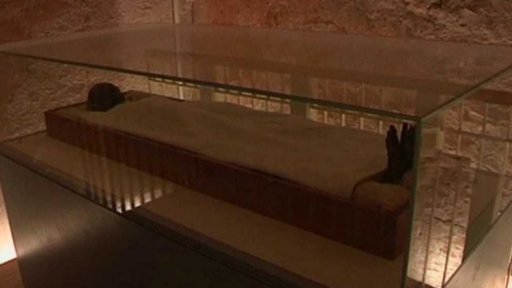 Kde je pohřbena Nefertiti