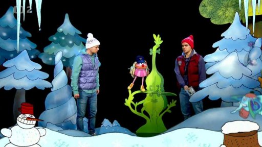 Mufikanti. Filip, Tomáš a Fámula zpívají píseň Na zahradě pávi.