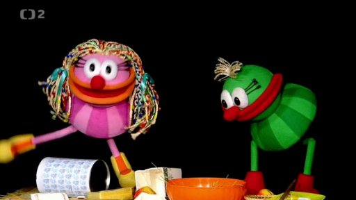 Dnes se Fámule vůbec nic nedaří, potřebovala by pomocníka…