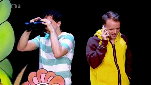 Jůheláci požádají Tomáše a Filipa, aby jim k řece přinesli návnadu na ryby. Kluci se rozhodnou plout na kánoi. Muf se přidá.