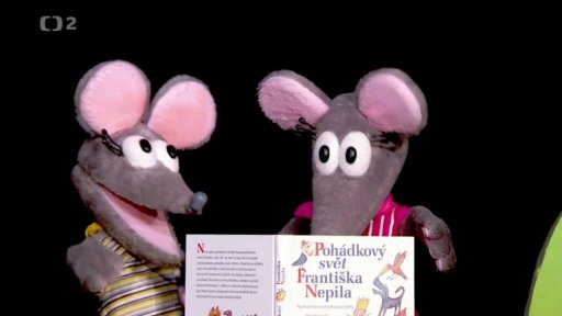 Tryskáček a Tryský čtou „Nejkrásnější pohádkové příběhy“ od Františka Nepila…