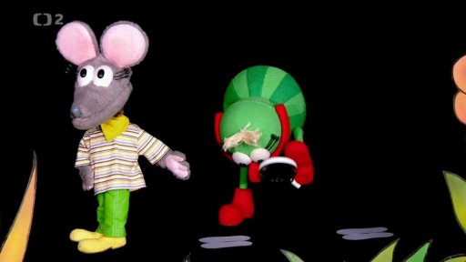 Muf stopuje ovčí stopy, ovšem ukáže se, že jsou to stopy Tryskáčka, jak si s Tryský hrají na Honzo vstávej.