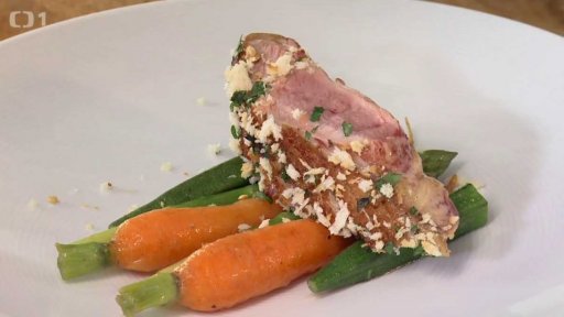 Kačeří prso s bylinkovou krustou, levandulovou šťávou a baby karotkou