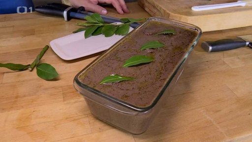 Kuřecí játrová paštika se sušenými třešněmi v koňaku