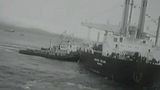 Největší loď světa přivezla 312 tisíc tun nafty do zátoky Bantry