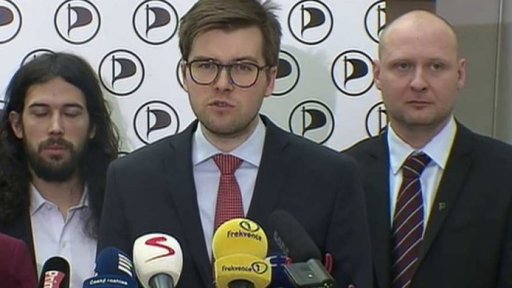 Návrh na finanční postih pro neomluvené poslance