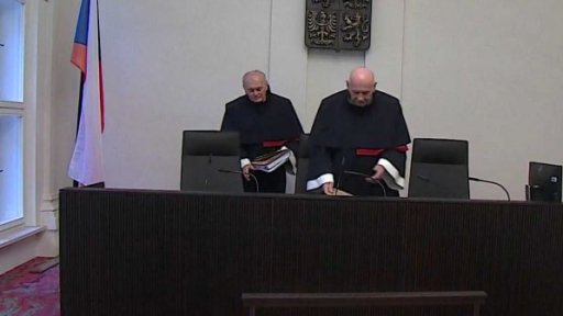 Zákon o registru smluv je podle ústavních soudců v pořádku