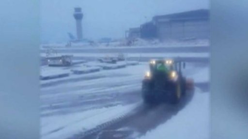 Omezený provoz na letištích kvůli sněžení