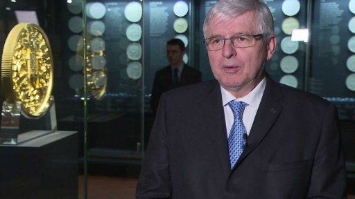 Češi v roce 2018 dlužili přes 1,5 bilionu korun