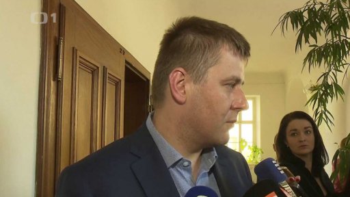 Podmíněný odchod ministra Petříčka