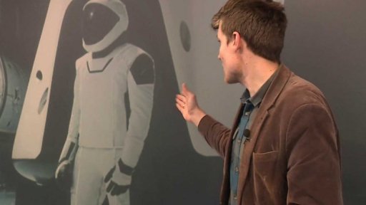 Crew Dragon je zpátky na Zemi