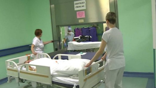 Jihlavská nemocnice dnes pacientům nabídla přímý přenos z operace