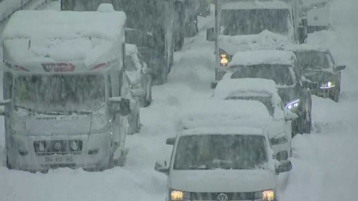 Přívaly sněhu ve Francii a Švýcarsku