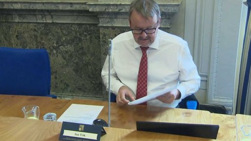 Premiér nevylučuje změny ani v dalších resortech