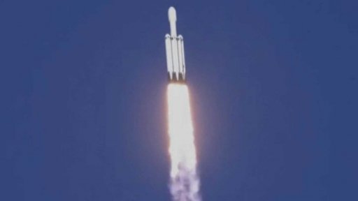 První komerční let Falcon Heavy