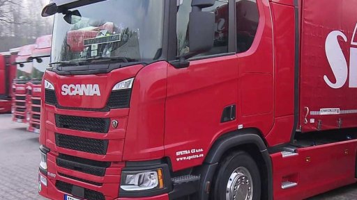 Zákaz jízdy kamionů po celou neděli