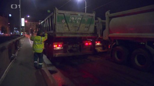 Zatěžkávací zkouška Palackého mostu