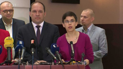 Opozice chce mimořádnou schůzi sněmovny kvůli financování sociálních služeb