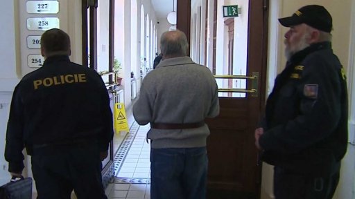 Stíhání řidiče za riskantní manévr