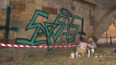 Graffiti z Karlova mostu zmizelo