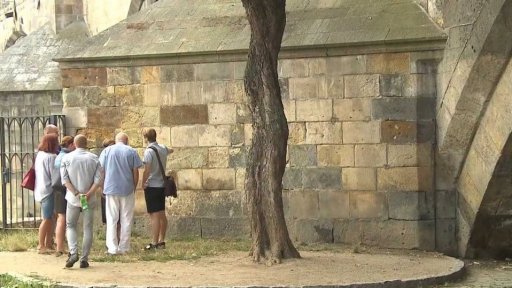 Zkoumání malby na Karlově mostě