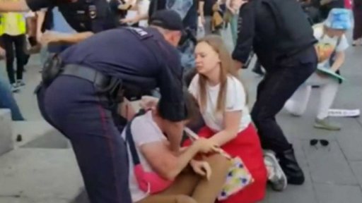 Rodiče na demonstracích v Rusku