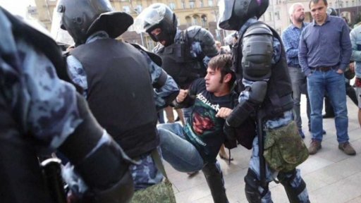 Brutální potlačování ruských protestů