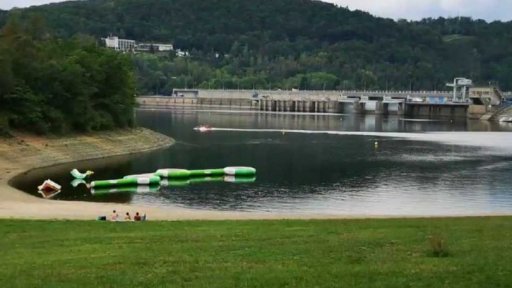 Ropná skvrna na nádrži Orlík na Vltavě