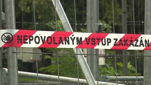 Plachta kolem sochy maršála Koněva