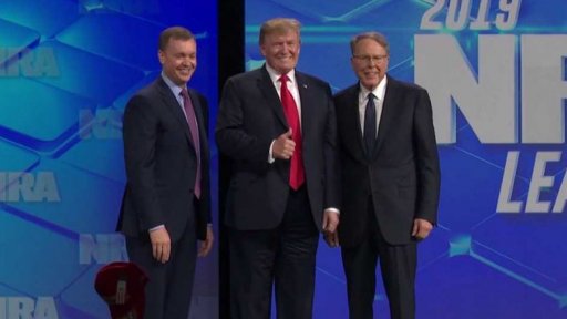 Tlak v USA na omezení držení zbraní