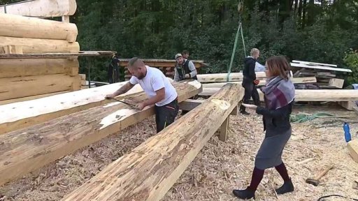 Práce na replice kostela v Gutech