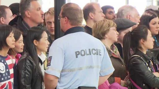 Atrapa bomby na letišti