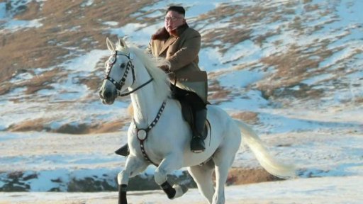 Kimova projížďka na koni na vrchol posvátné hory