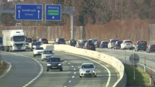 Tyrolsko zakáže sjíždění z dálnice i na zimní sezónu