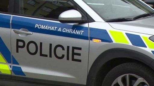 Pátrání po muži, který zamknul dva kriminalisty v bytě