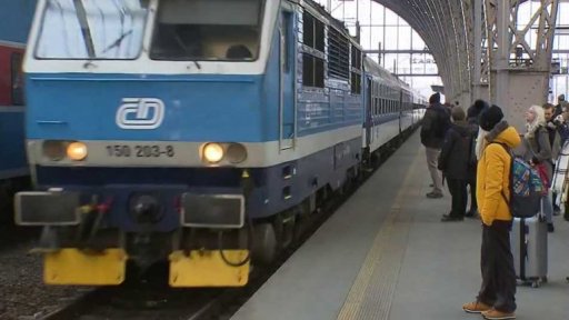 Cestujících stále přibývá