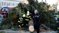 V Holešově spadl vánoční strom