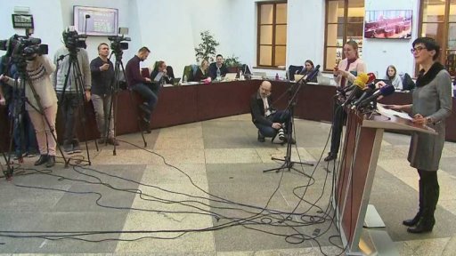 Část opozice vyzvala premiéra k rezignaci