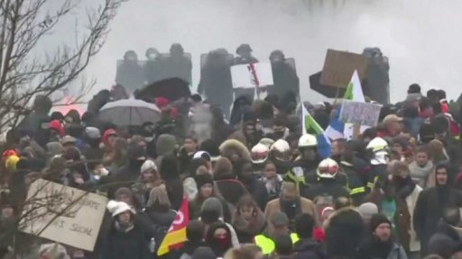 Francouzi druhým dnem demonstrují