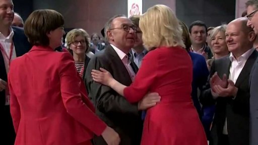 Německá SPD zvažuje setrvání v koalici